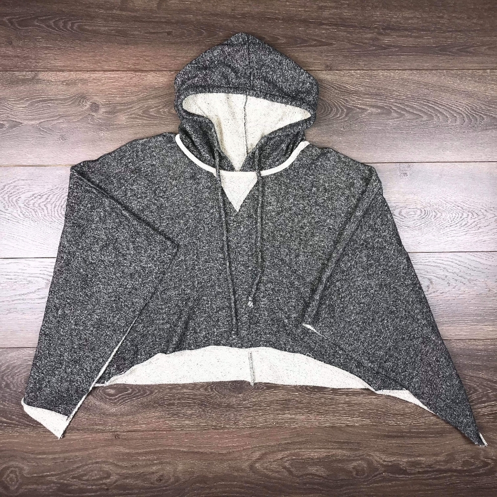 Mimi Chica Women’s Gray Pullover Hooded Poncho Crop Top Sweater Size S/M